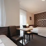 33 Blisko Plazy 아파트호텔 3*