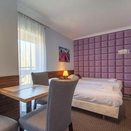 33 Blisko Plazy Aparthotel 3*